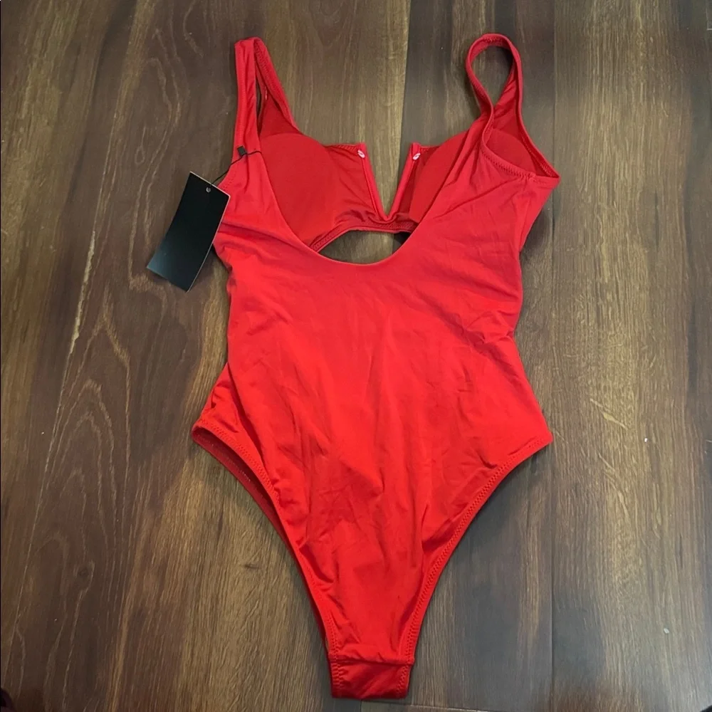 MEYEEKA Red Women's One-Piece Swimsuit Size Large